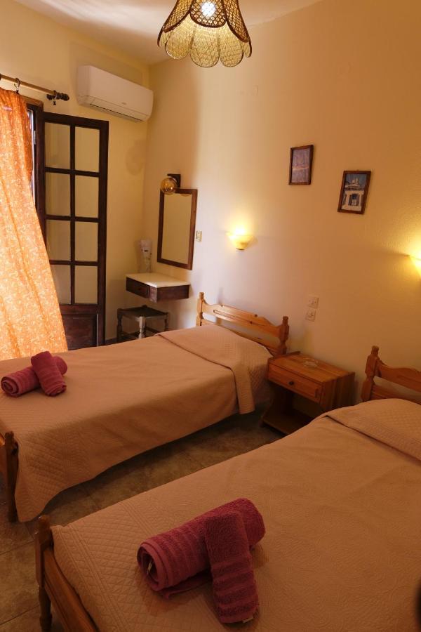 Taxiarchis Apartments Skiathos Town Room photo