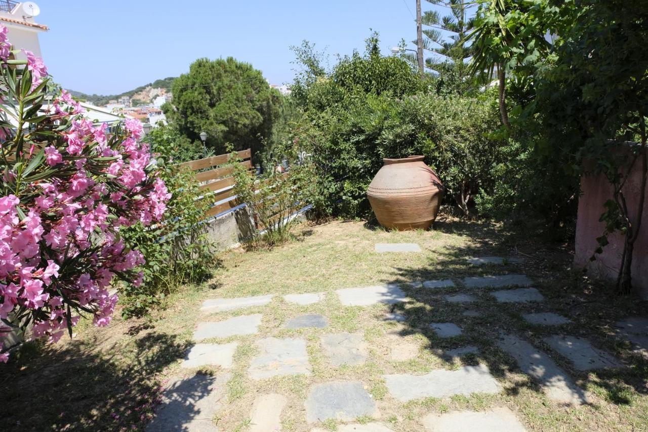 Taxiarchis Apartments Skiathos Town Exterior photo