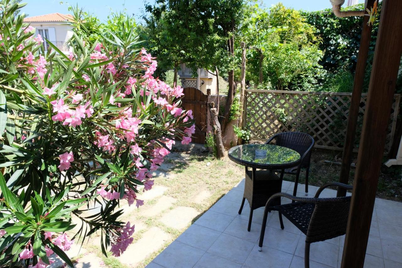 Taxiarchis Apartments Skiathos Town Exterior photo
