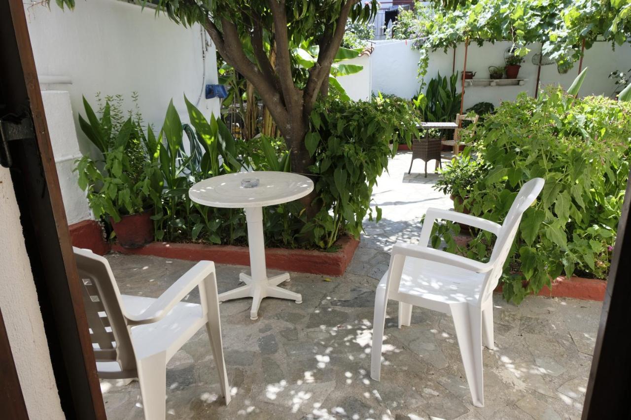 Taxiarchis Apartments Skiathos Town Exterior photo