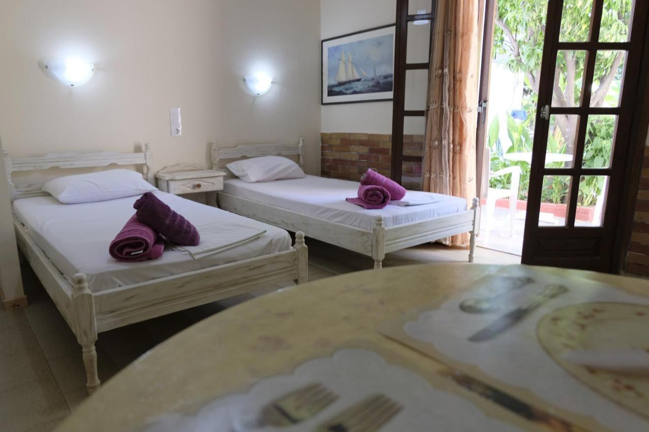 Taxiarchis Apartments Skiathos Town Exterior photo