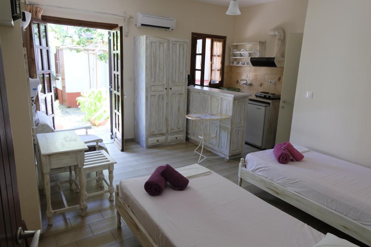 Taxiarchis Apartments Skiathos Town Exterior photo