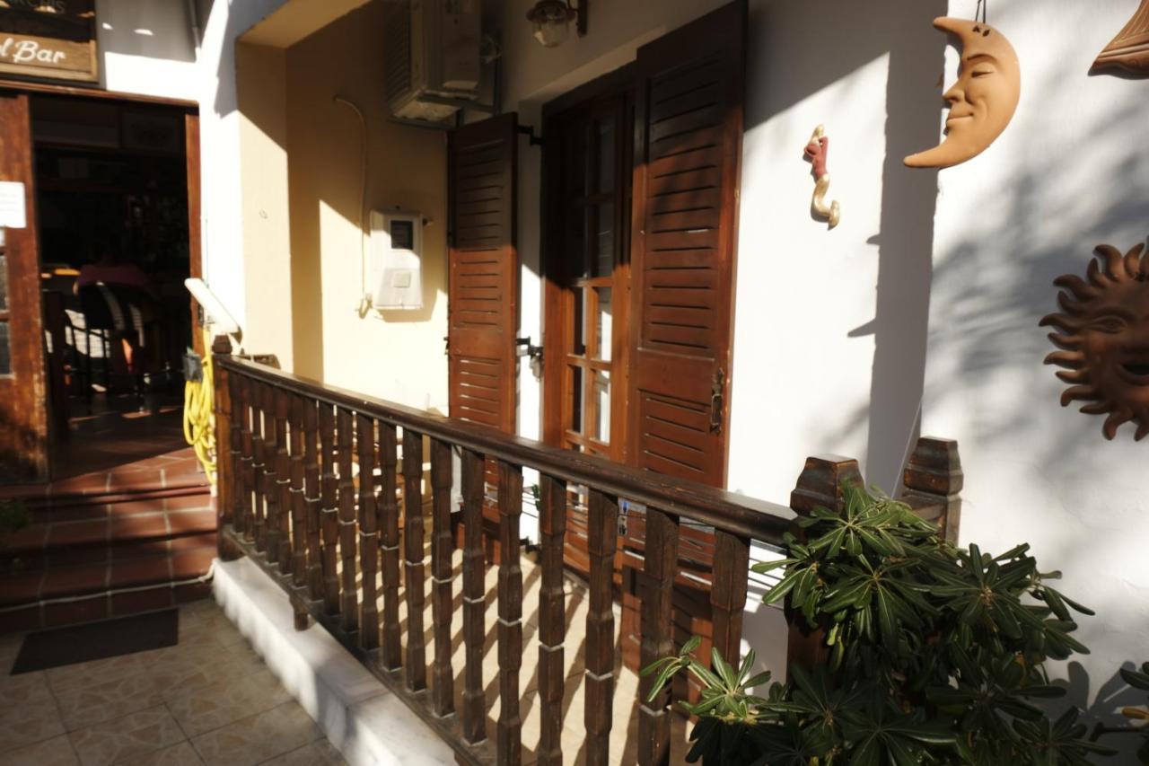 Taxiarchis Apartments Skiathos Town Room photo