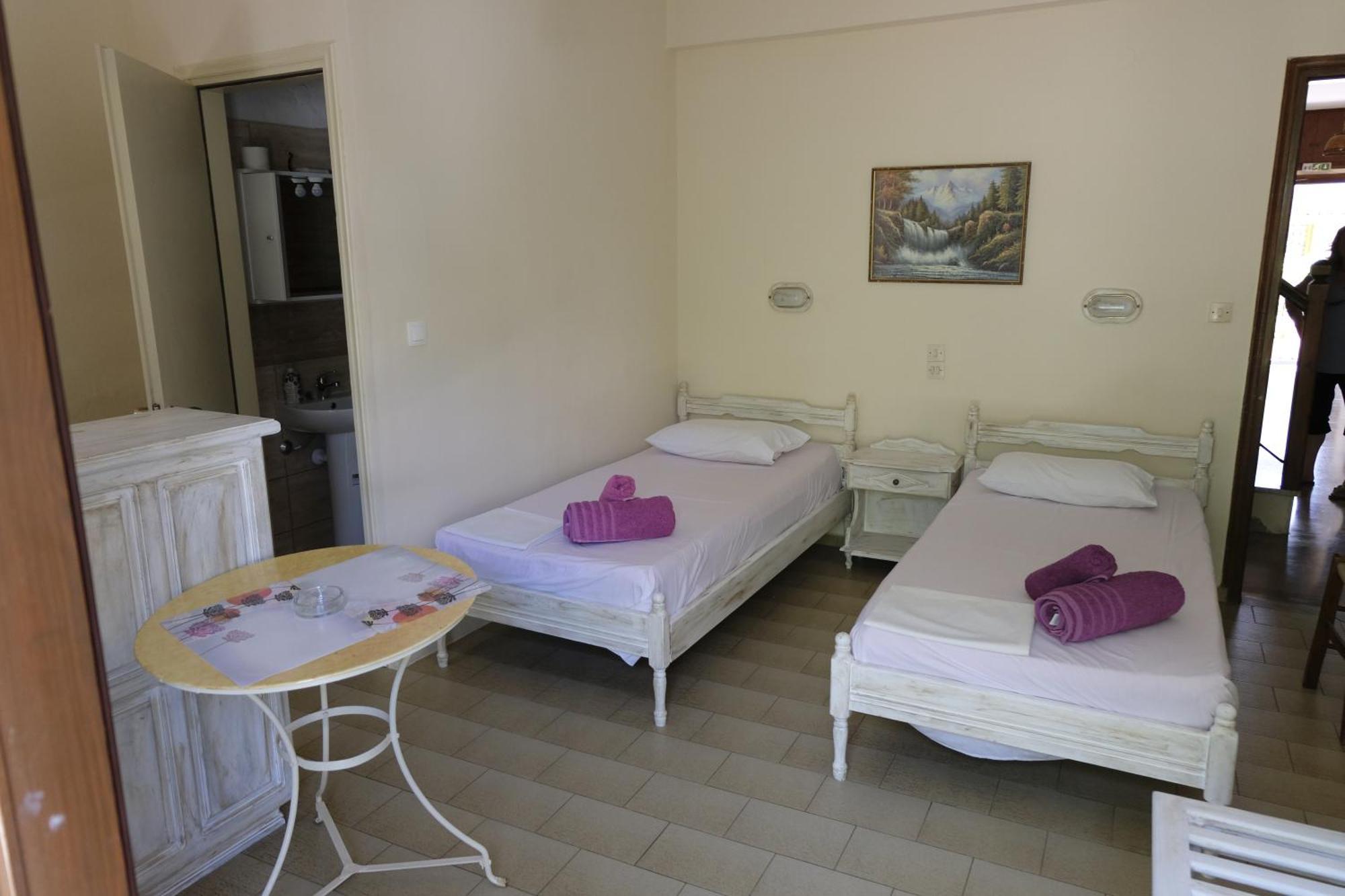 Taxiarchis Apartments Skiathos Town Room photo