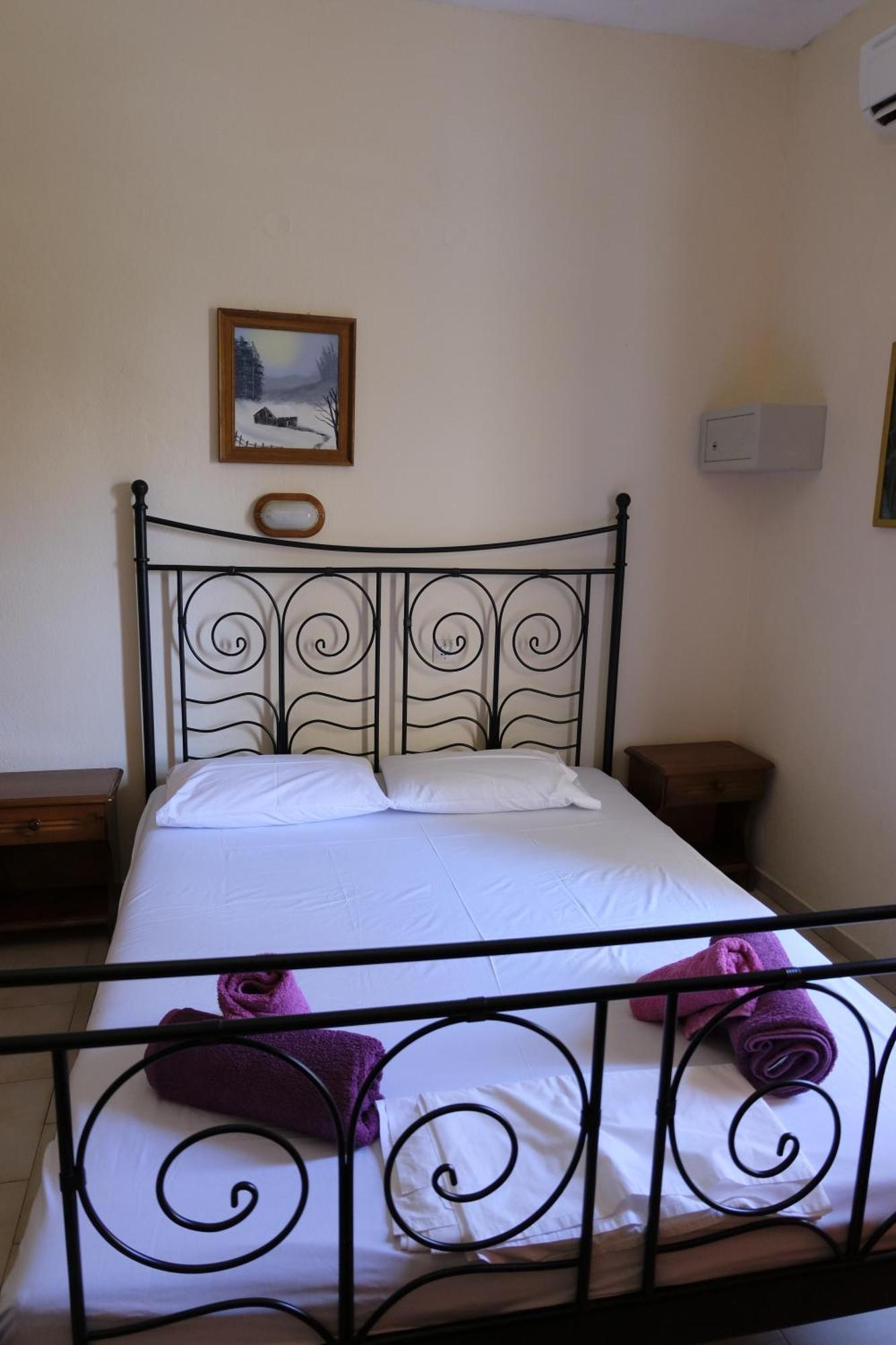 Taxiarchis Apartments Skiathos Town Room photo
