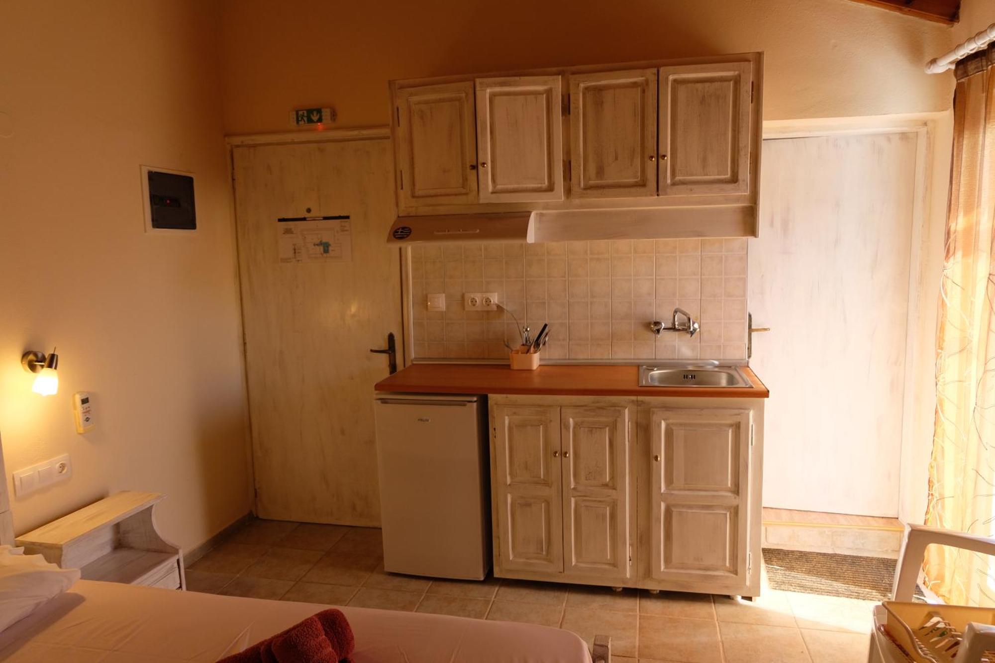 Taxiarchis Apartments Skiathos Town Room photo
