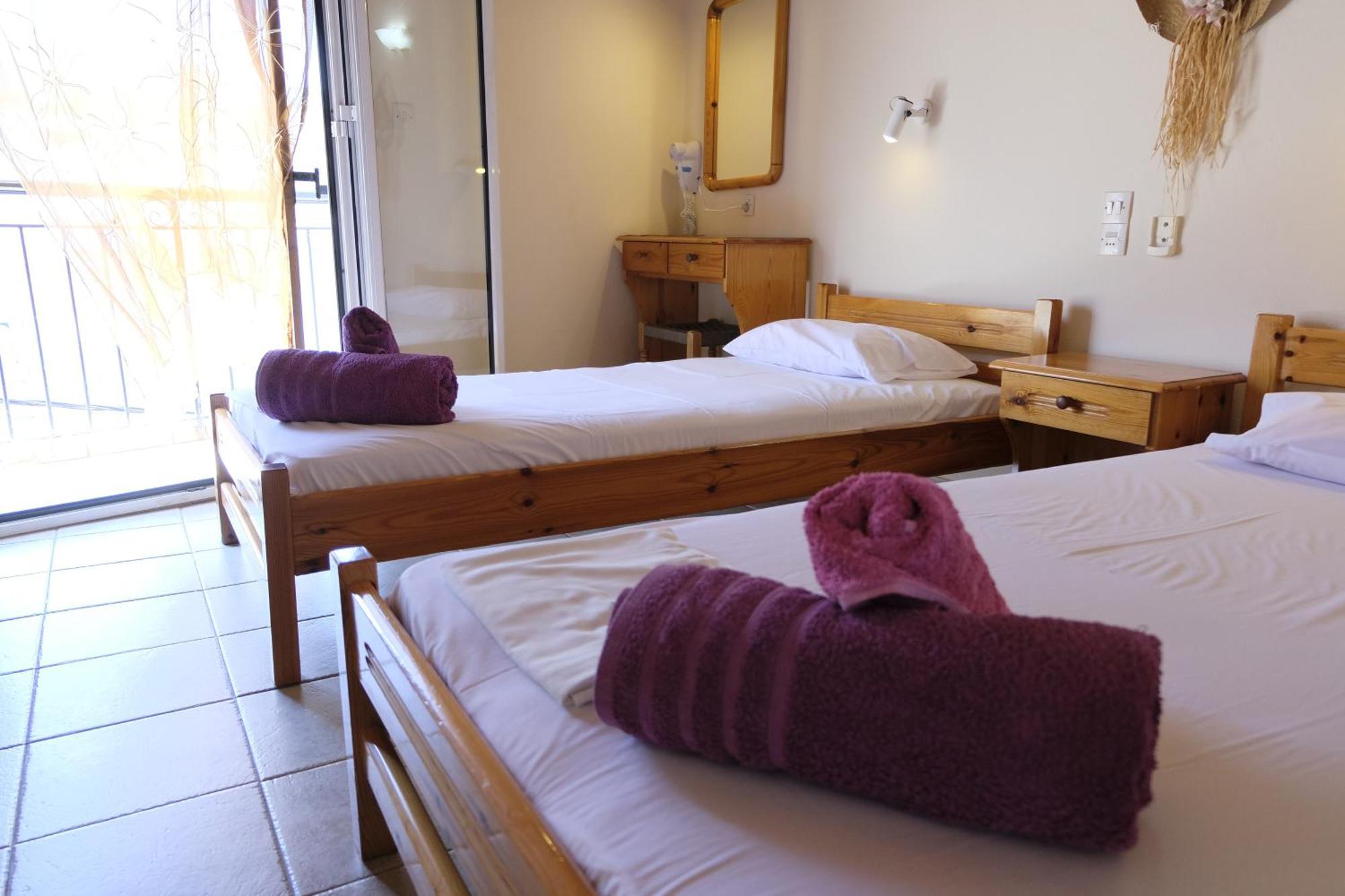 Taxiarchis Apartments Skiathos Town Room photo